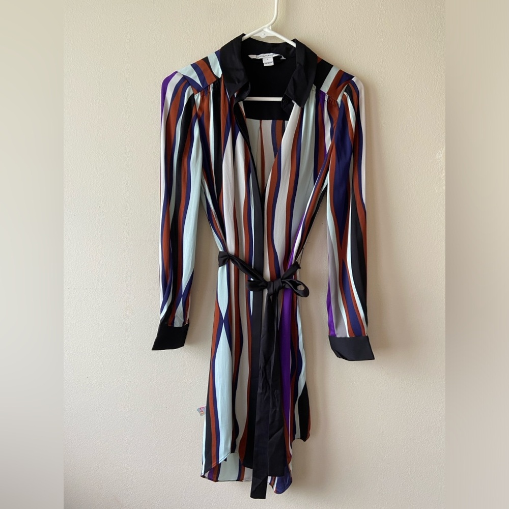 Diane von Furstenberg 100% Silk shirt Dress size 4